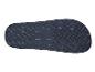 Unterseite einer dunkelblauen Badesandale mit strukturierter Sohle.