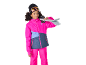 Kind in pink-blauem Skianzug, mit Skiern auf der Schulter.
