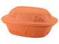 Eine Terracotta-Backform mit Deckel von Siena Home.