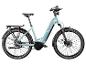 Hellblaues E-Citybike mit Tiefeinsteigerrahmen und Gepäckträger.