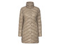 Beige Damen Winterjacke mit hohem Kragen.