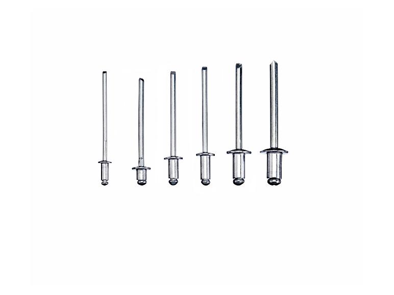 Sechs Metallnieten unterschiedlicher Größen, horizontal ausgerichtet.