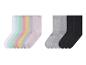 Ein Set mit pastellfarbenen Socken mit Rüschen und grauen und schwarzen Socken.