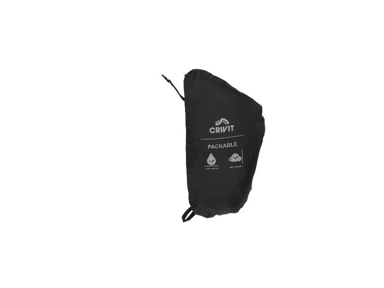 Schwarze, packbare Verpackung, wasserabweisend und windbeständig.