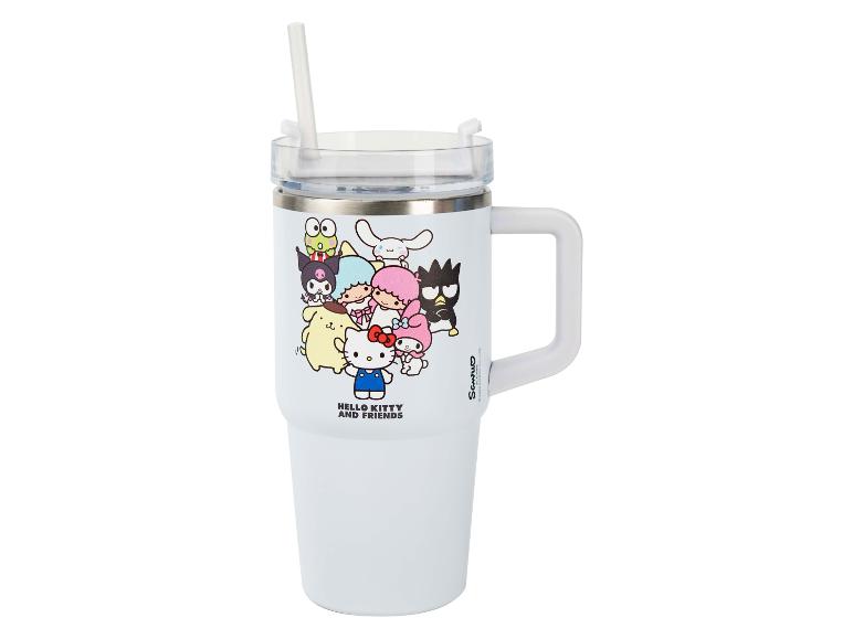 Weißer Becher mit Henkel und Strohhalm, verziert mit Zeichentrickfiguren und dem Text „HELLO KITTY AND FRIENDS“.