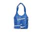 Blaue Crivit Shopper mit Kosmetiktasche.