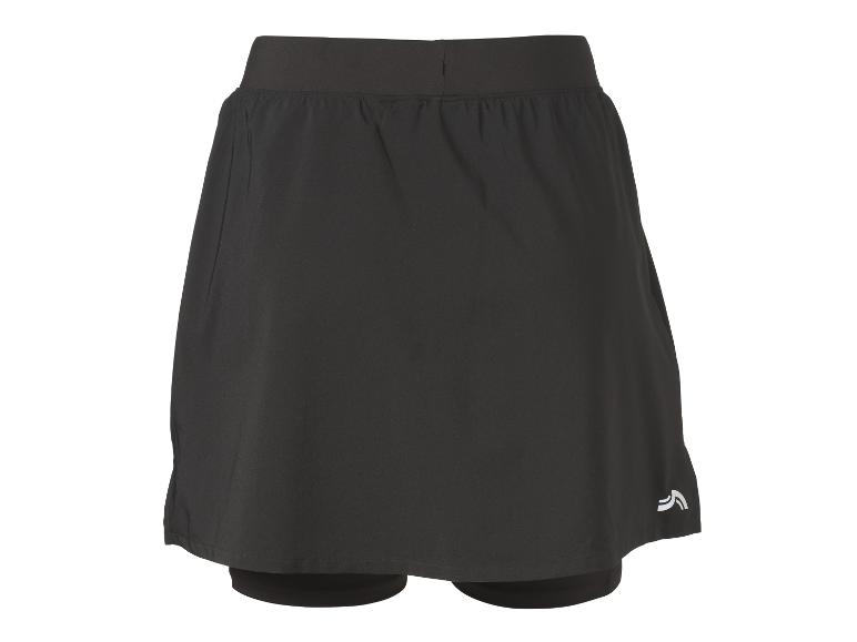Schwarzer Sport-Skort mit elastischem Bund und weißem Logo am Saum.