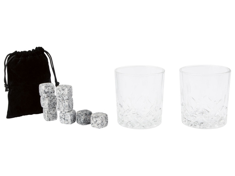 Zwei Whiskygläser und ein Set Granit-Eiswürfel in einem Samtbeutel.