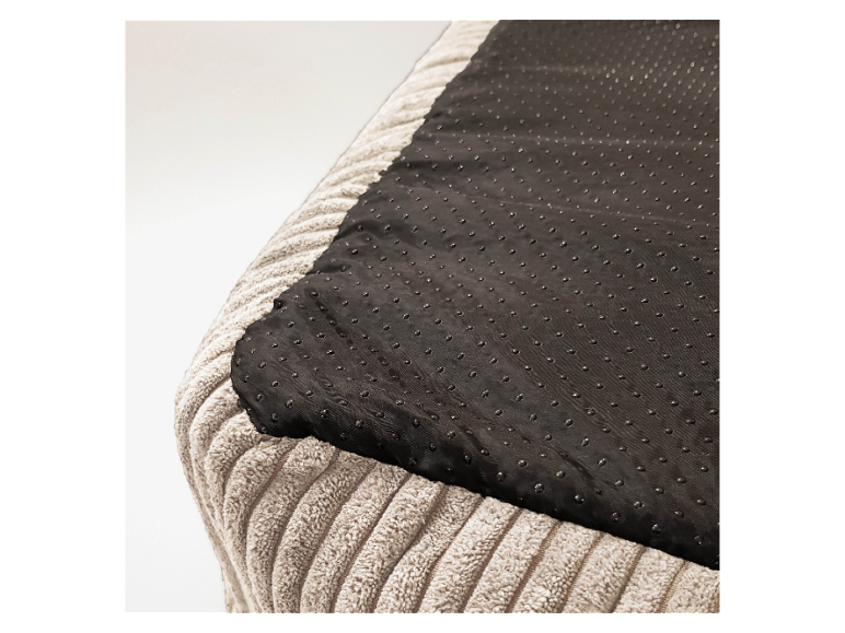 Beige Kissen für Haustiere aus Cord mit rutschfester Unterseite.