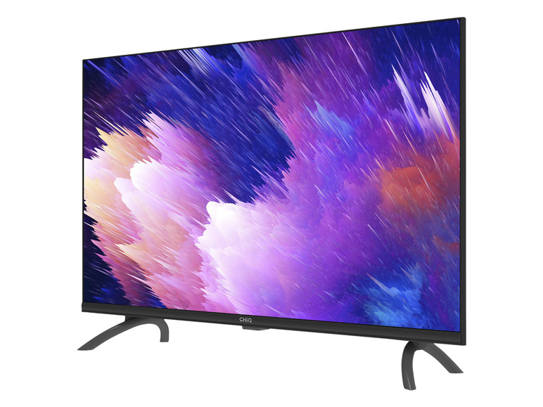 Ein schwarzer CHIQ-Fernseher mit einem abstrakten Bild auf dem Bildschirm.