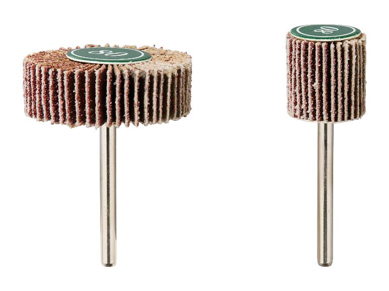 Zwei Fächerschleifer mit 80er Körnung, einer breit und einer schmal, auf weißem Hintergrund.