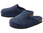 Zwei Paar blaue Wollpantoffeln mit Korksohle.