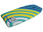 Ein Schildkröt Bodyboard mit gelben und blauen Streifen.