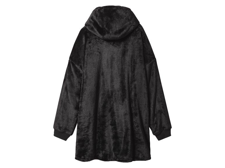 Schwarzer, übergroßer Plüsch-Kapuzenpullover, von hinten gesehen.