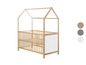 Ein Holz-Babybett mit einem Hausdach