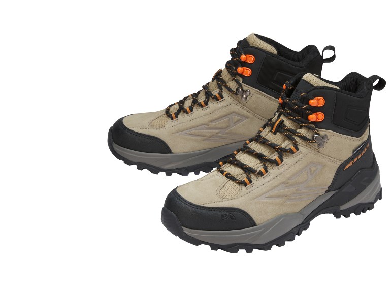 Paar beigefarbene Wanderstiefel mit orangefarbenen Akzenten und schwarzen Sohlen