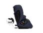 Dunkelgrauer Kindersitz mit ISOFIX-Anschlüssen und rotem Entriegelungsknopf.