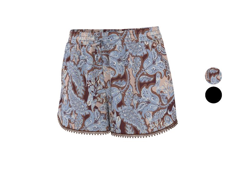 Damen-Shorts mit blau-braunem Paisley-Muster und Quastenbesatz.
