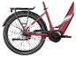 Rotes E-Bike mit Gepäckträger, Schutzblech und sichtbarer Kette.