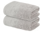 Zwei gefaltete graue Handtücher.