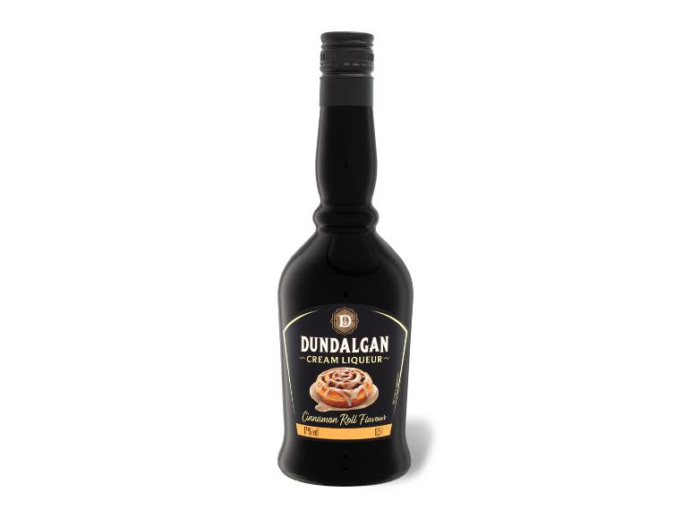 Eine Flasche Dundalgan Sahnelikör mit Zimtschnecken-Geschmack.