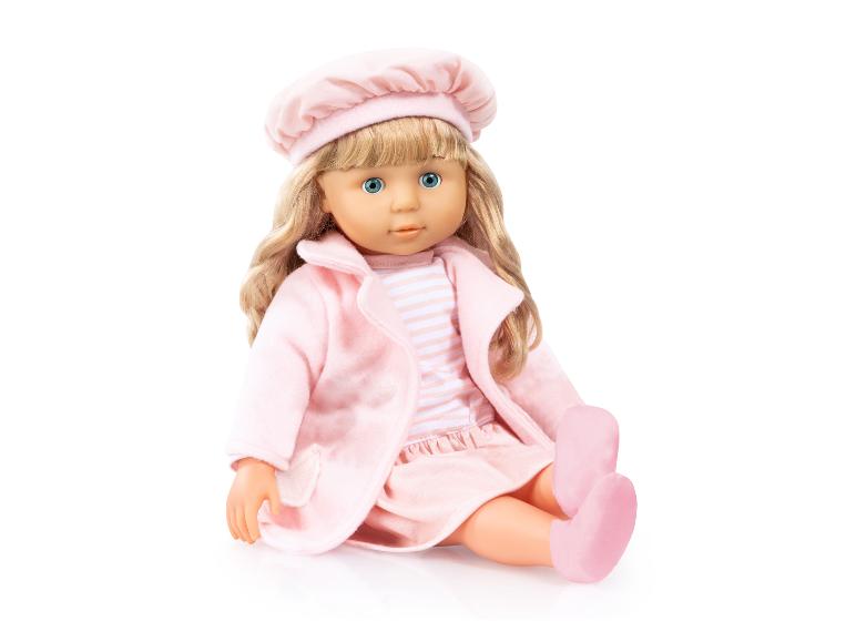 Puppe mit blonden Haaren und blauen Augen in rosa Kleidung mit Hut