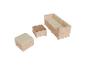 Gartensofa-Set aus Rattan mit beigen Kissen, Couchtisch und Hocker.