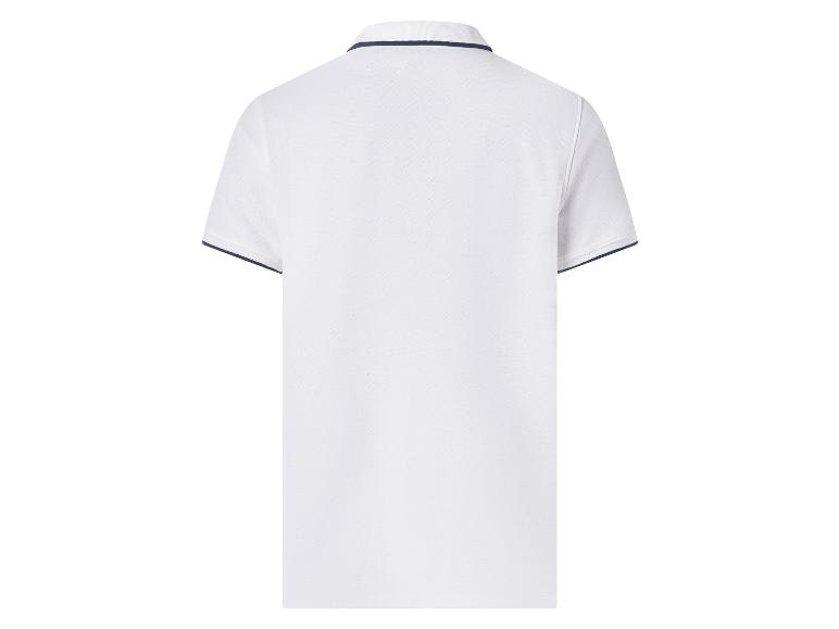 Weißes Poloshirt mit blauem Kragen und Ärmelbesatz, Rückansicht.