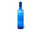 Blaue Flasche SKYY Vodka.