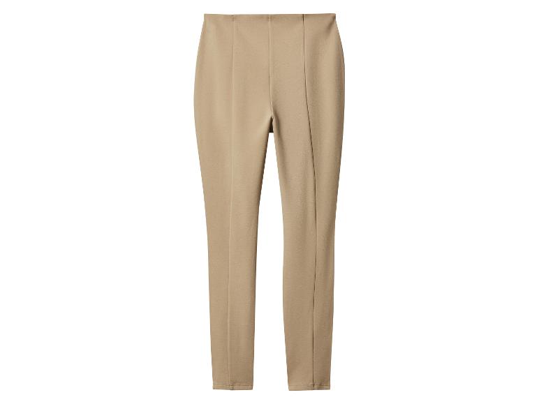 Einfache beige Hose mit geradem Schnitt und vertikalen Nähten.