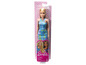 Barbie Puppe in einem blauen Kleid mit Barbie-Aufdruck, verpackt in einer rosa Box.
