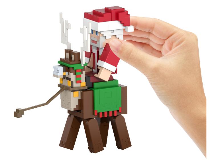 Eine Minecraft Weihnachtsmannfigur auf einem Rentier, von einer Hand gehalten.