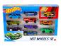 Ein Set aus 10 bunten Spielzeugautos in einer blau-roten Box, mit einem prominent platzierten grün-weißen Sportwagen.