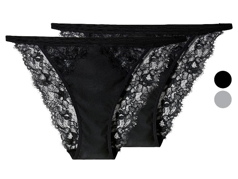 Zwei schwarze Spitzenhöschen mit hoher Taille.