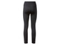 Schwarze Leggings zum Sport.