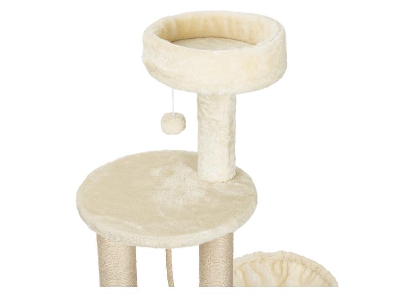 Beiger Katzenbaum mit Plüschplattformen und Sisalstämmen.
