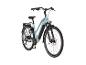 Hellblaues City-E-Bike mit Gepäckträger und Scheibenbremsen.