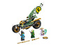 LEGO Ninjago Set mit einem grünen Motorrad und drei Minifiguren.