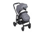 Ein grauer Kinderwagen mit integriertem Babytragesystem.