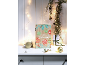 Adventskalender aus Holz mit „Merry Christmas“-Text, festlichen Ornamenten und Lichterketten.