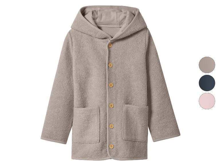 Graue Kapuzenjacke mit Holzknöpfen, mit Farbpaletten.