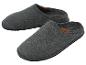 Dunkelgraue Wollpantoffeln.