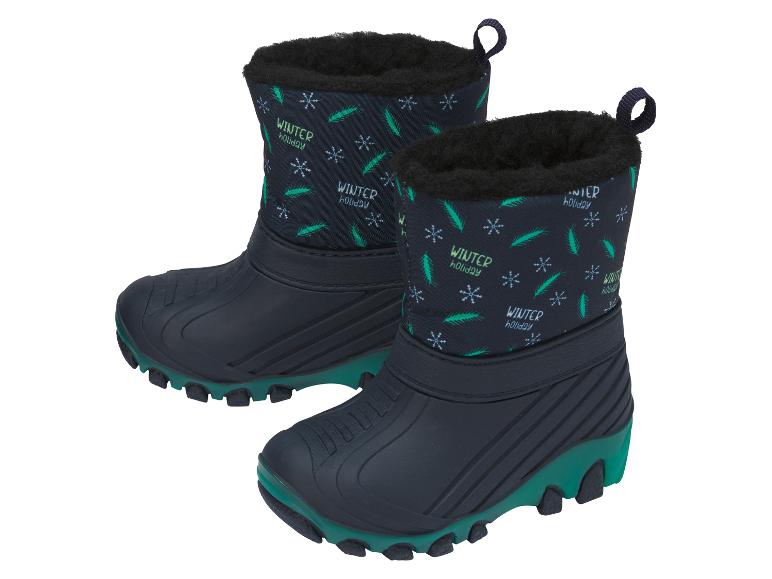 Kinder-Winterstiefel mit dunkelblauem und grünem Muster und dem Text „WINTER holiday“.