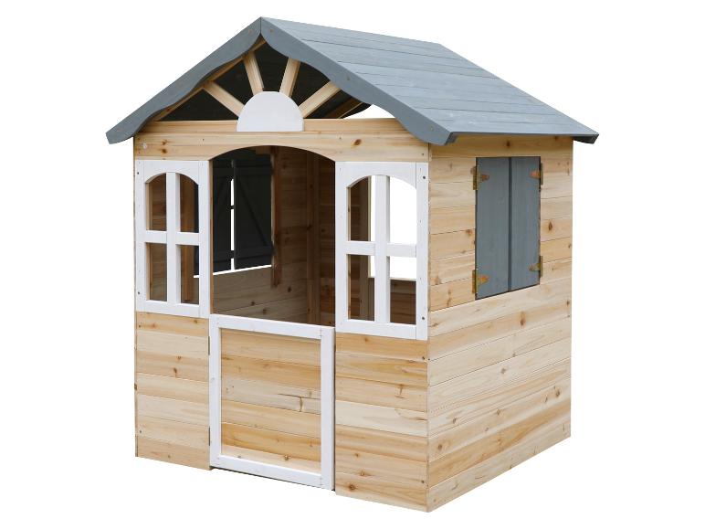 Hölzernes Kinderspielhaus mit weißen Fenstern, grauen Fensterläden und Dach.