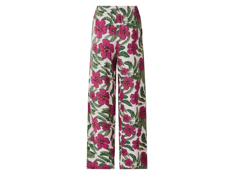 Damen-Hose mit weitem Bein und tropischem Muster aus rosa Blüten und grünen Blättern.