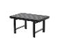 Ein schwarzer rechteckiger Outdoor-Beistelltisch mit Lattenrostplatte und minimalistischem Design.
