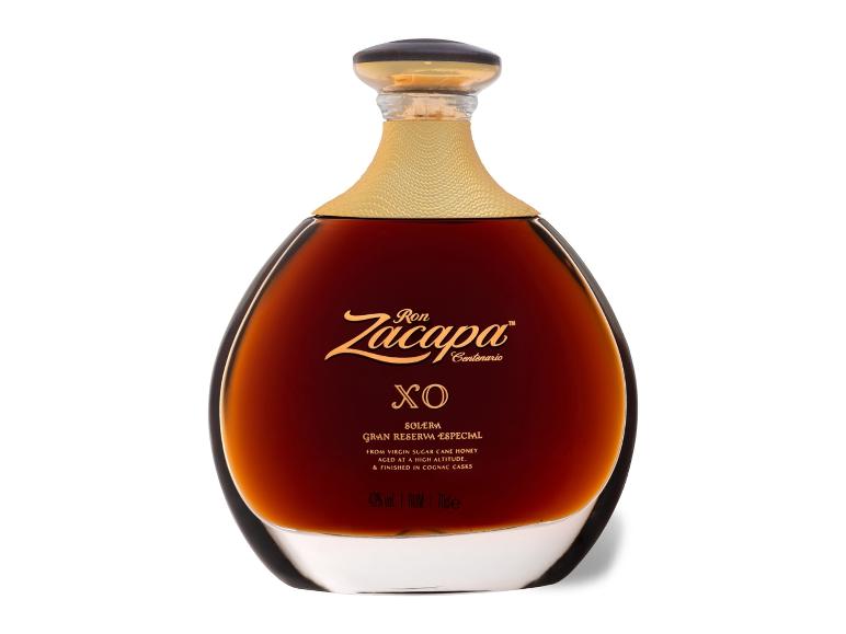 Flasche dunkler Rum mit goldenen Schriftzügen und Details, mit dem Text „XO SOLERA GRAN RESERVA ESPECIAL“.