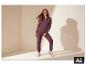 ESMARA® Damen Fleece-Hausanzug, getragen von einer lächelnden Frau [KI-generiertes Bild]