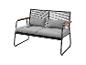Zweisitzer-Gartensofa mit schwarzem Metallrahmen, Holzarmlehnen und grauen Kissen.