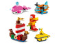 LEGO Classic Set mit einem Boot, einem Flugzeug, einem U-Boot und einem Wal.